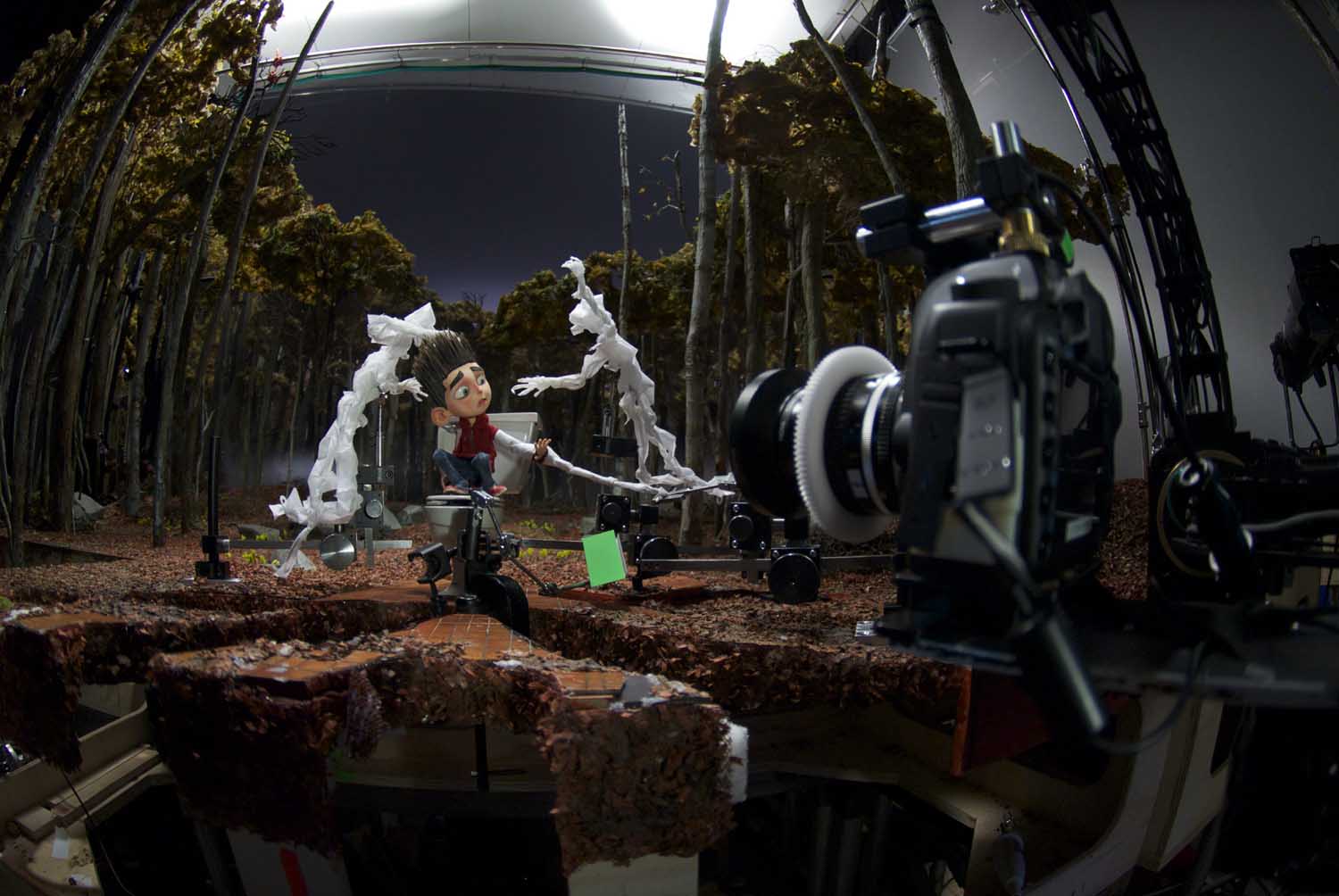 Canon 5D Mark II Cameras Capture 3D Stop Motion for ParaNorman - Below