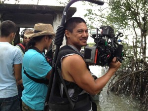 Manos Sucias writer/DP Alan Blanco with a Canon EOS C300 on an Easyrig Cinema 3 support. (Photo by Elena Greenlee).