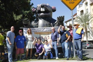 Scabby the Rat made an appearance on picket lines against the producers of Shahs of Sunset.