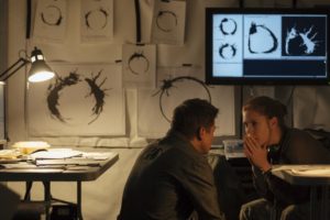 Amy Adams and Jeremy Renner in Arrival (2016)